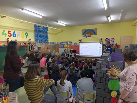 Trabajamos también en centros educativos de España