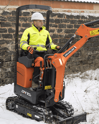 La nouvelle pelle compacte DX10Z-7 de Develon