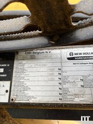 Combine harvester New Holland CX 8070 - 6