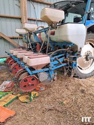 Precision seeder Monosem NG PLUS 4 - 1