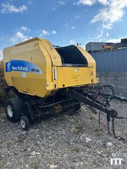 Round baler New Holland BR740A - 3
