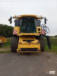 Combine harvester New Holland CX 8090 - 1