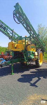 Trailed sprayer John Deere 732 - 1