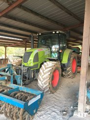 Farm tractor Claas ARION 640 - 1