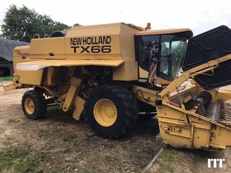 Combine harvester New Holland TX 66 - 1