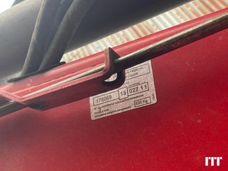 Farm tractor Massey Ferguson 5613 - 6