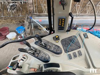 Farm tractor Massey Ferguson 5613 - 8