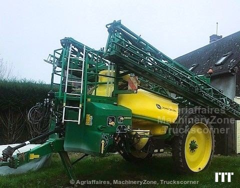 Trailed sprayer John Deere 944i - 1