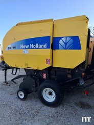 Round baler New Holland BR740A - 1