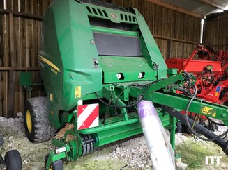 Round baler John Deere V 451 M - 1