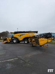 Combine harvester New Holland CX 8070 - 2