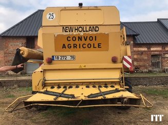 Combine harvester New Holland TX 66 - 3