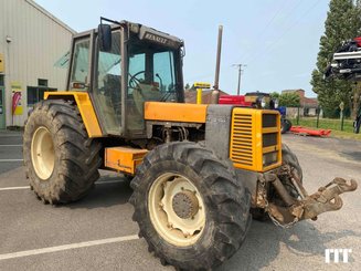 Farm tractor Renault 133-14 TS - 2