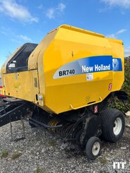Round baler New Holland BR740A - 1
