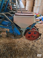 Precision seeder Monosem NG PLUS 4 - 4