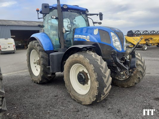 Farm tractor New Holland T7.210 - 1