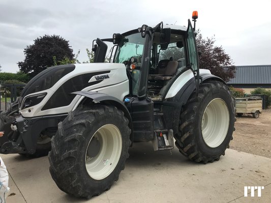 Farm tractor Valtra T234 - 1
