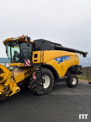 Combine harvester New Holland CX 8070 - 1