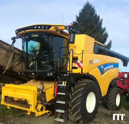 Combine harvester New Holland CX 8.70 - 1