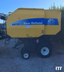 Round baler New Holland BR740A - 4