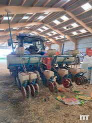 Precision seeder Monosem NG PLUS 4 - 1