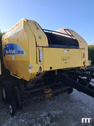 Round baler New Holland BR740A - 3