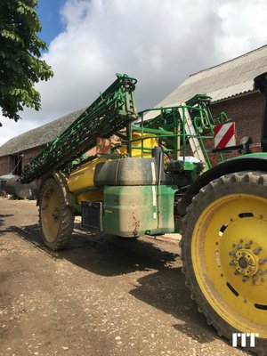 Trailed sprayer John Deere 944i - 1