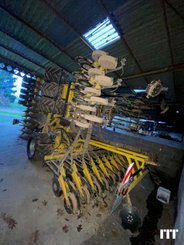 Seed drill BEDNAR OMEGA 6000 FERTI - 2