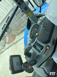 Farm tractor New Holland T7.235 SWII - 4