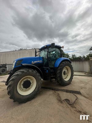 Farm tractor New Holland T7.235 SWII - 1