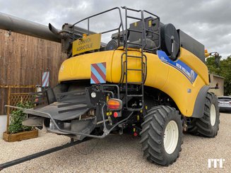 Combine harvester New Holland CR 9090 - 3