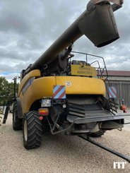 Combine harvester New Holland CR 9090 - 4