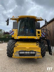 Combine harvester New Holland CR 9090 - 1