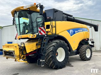 Combine harvester New Holland CX 8090 - 7