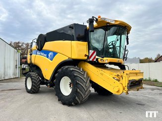 Combine harvester New Holland CX 8090 - 1
