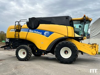 Combine harvester New Holland CX 8090 - 2
