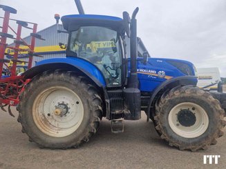 Farm tractor New Holland T7.230 - 2