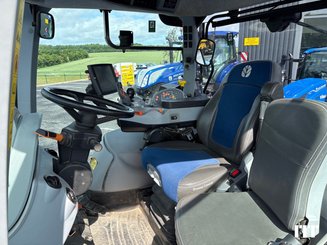 Farm tractor New Holland T7.225 AC - 5