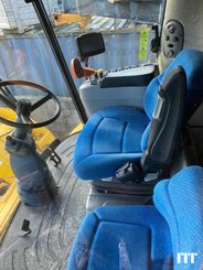 Combine harvester New Holland CX 8070 - 5