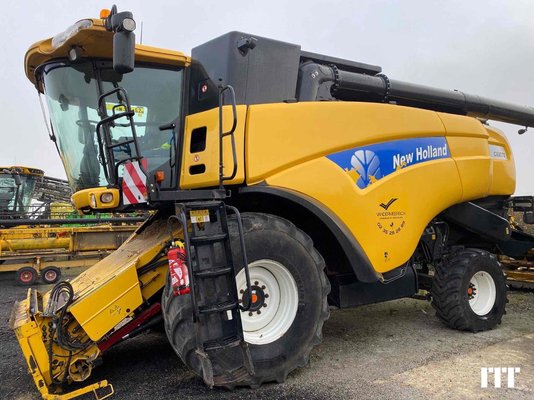 Combine harvester New Holland CX 8070 - 1