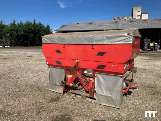 Fertiliser spreader Kuhn AXERA - 1