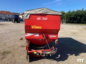 Fertiliser spreader Kuhn AXERA - 2