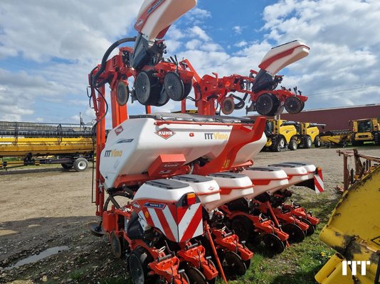 Precision seeder Kuhn MAXIMA - 1