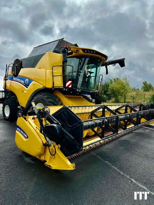 Combine harvester New Holland CX 8.70 - 1