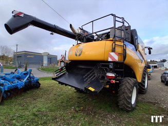 Combine harvester New Holland CR 8.90 - 4