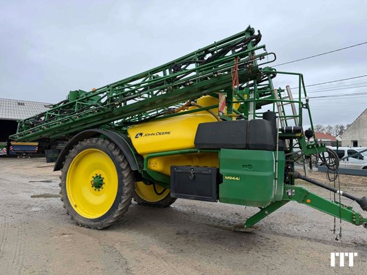 Trailed sprayer John Deere 944i - 1