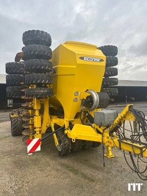 Seed drill BEDNAR OMEGA 6000 FERTI - 1