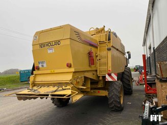 Combine harvester New Holland TX 65 - 2