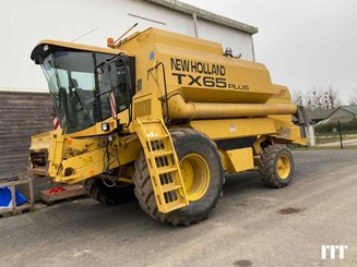 Combine harvester New Holland TX 65 - 1