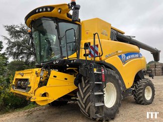 Combine harvester New Holland CR 8.90 - 1